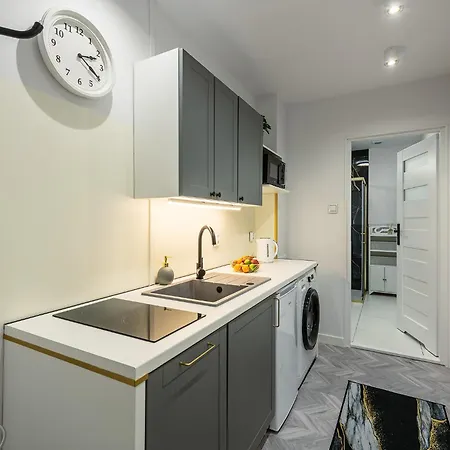Stylish In The Center By Renters Lägenhet