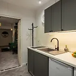 Stylish In The Center By Renters *