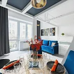 Stylish In The Center By Renters * وارسو