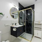 Stylish In The Center By Renters وارسو