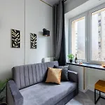 Stylish In The Center By Renters * وارسو