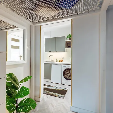 Stylish In The Center By Renters