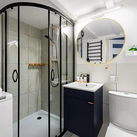 Stylish In The Center By Renters *