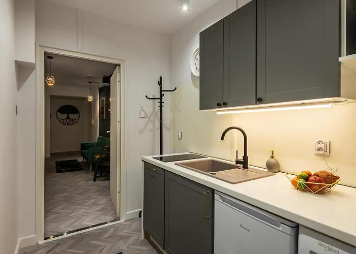 Stylish In The Center By Renters *