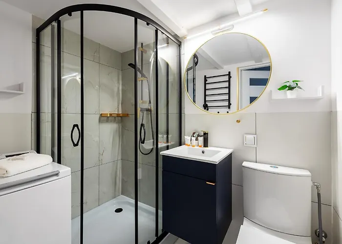 Stylish In The Center By Renters *