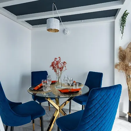 Stylish In The Center By Renters Warschau